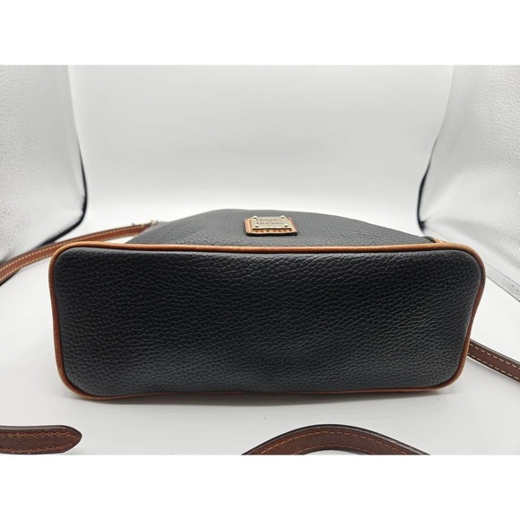 Dooney & Bourke‎ Pebble Grain Letter Carrier Black Red Lining with Dustbag - Picture 8 of 16